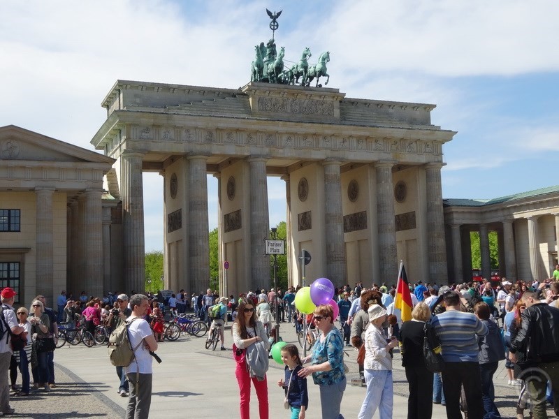 Brandenburg Gate at Pariser Platz in Berlin