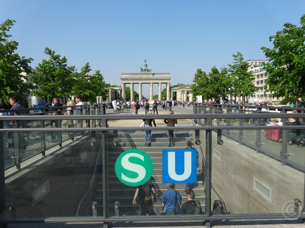 U-S-Bahnhof Brandenburger Tor Berlin Stadtrundfahrt