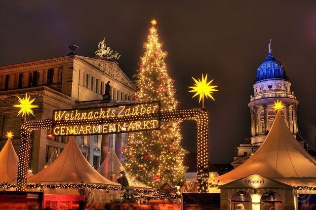 Lichterfahrt Berlin Stadtrundfahrt Weihnachtsmarkt Gendarmenmarkt